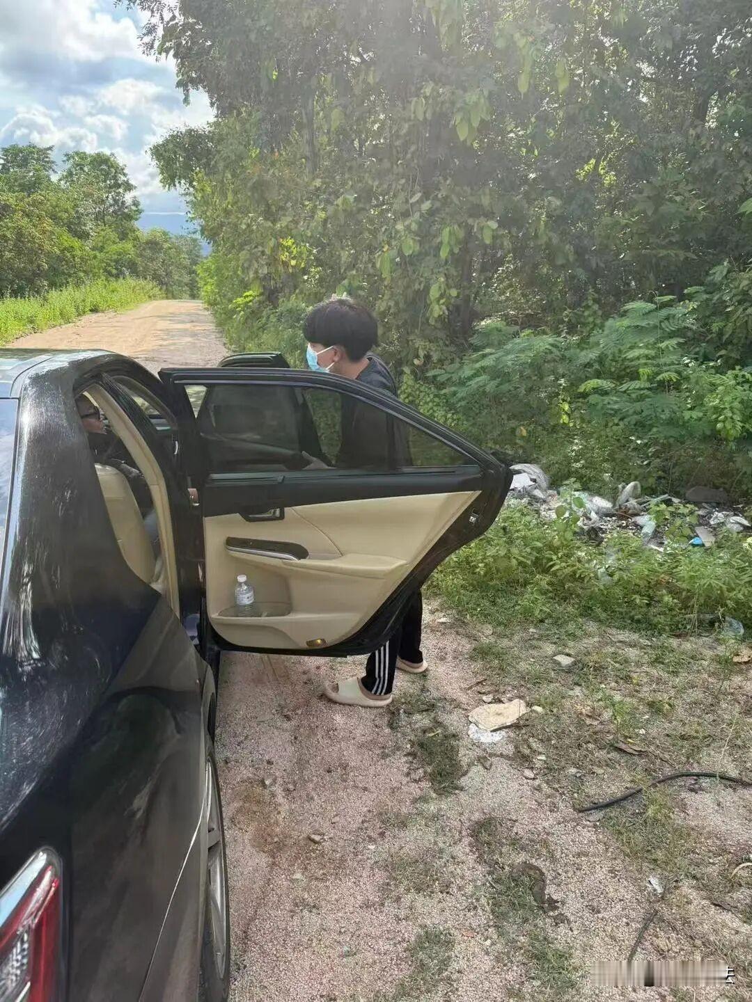 “崩溃了！”泰国曼谷，一男子和姐夫弟弟从国内出发到曼谷旅游，男子感冒了，在宾馆休