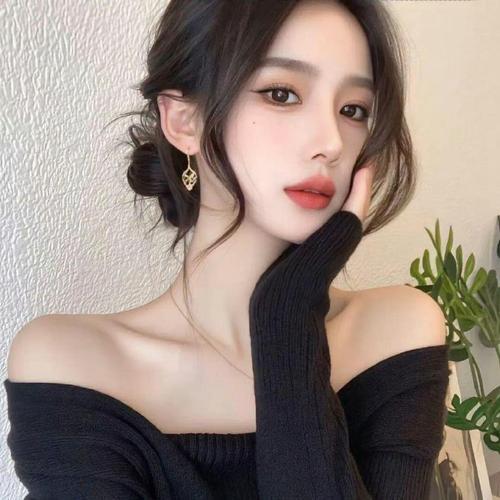 女人作情人图什么？女人更在乎自己的脸面，别人的议论，可是有的女人愿意做男人的情