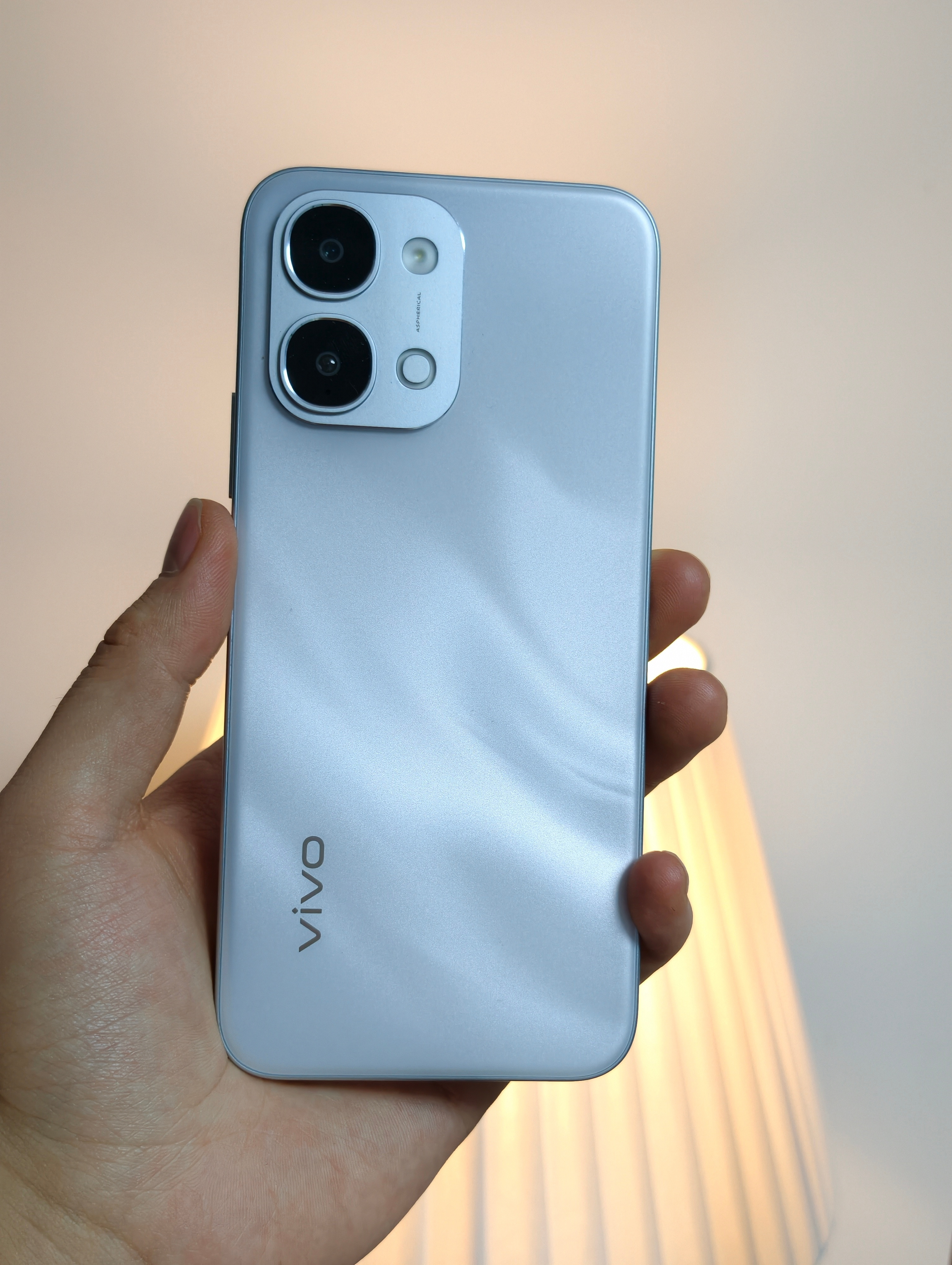 和LCD屏一样，现在的入门机型大家且用且珍惜吧，因为存储价格上涨，入门机型也会受