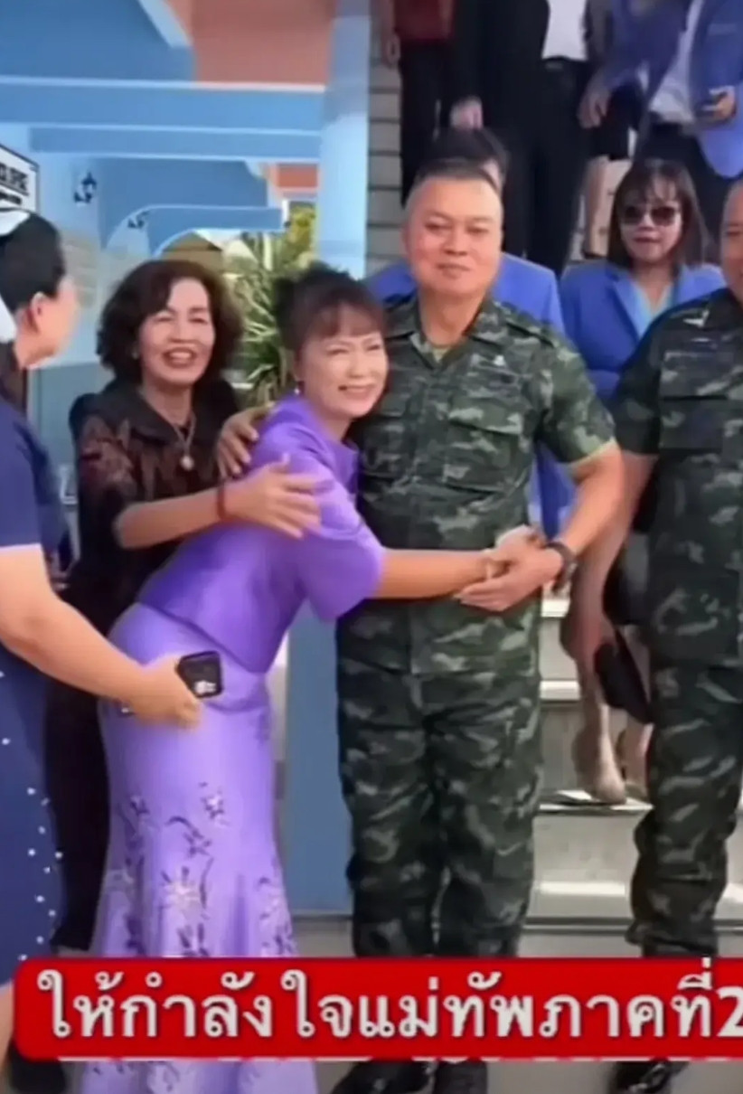 泰国将军，什么都没做。洪森帮他红了一把。原本在东南亚，这位将军知名度很低。