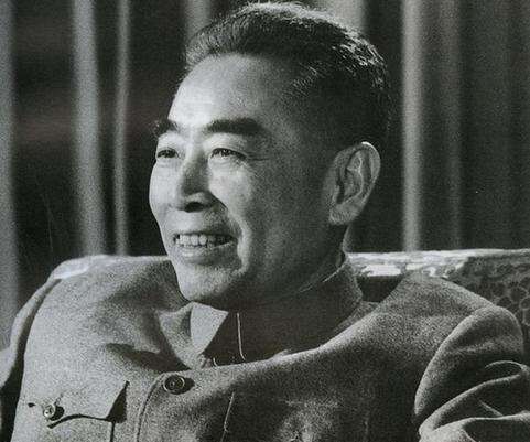 1955年，许世友得知自己授衔上将，开怀畅饮，电话突然响起来，他拿起话筒，略带醉
