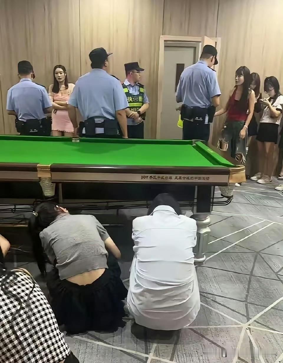 😒台球俱乐部怎么了？难道每次美女如云都会出事？看来传言总是让人眼花缭乱啊～台球