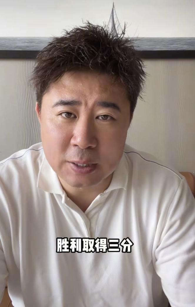 前国脚董方卓看好国足能够在世界杯预选赛击败印尼队。他认为国足有两个法宝。首先，