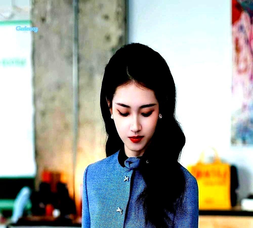 18天30亿后，她撕了合同短剧顶流郭宇欣，红果后台刚跳出续约弹窗，她直接点