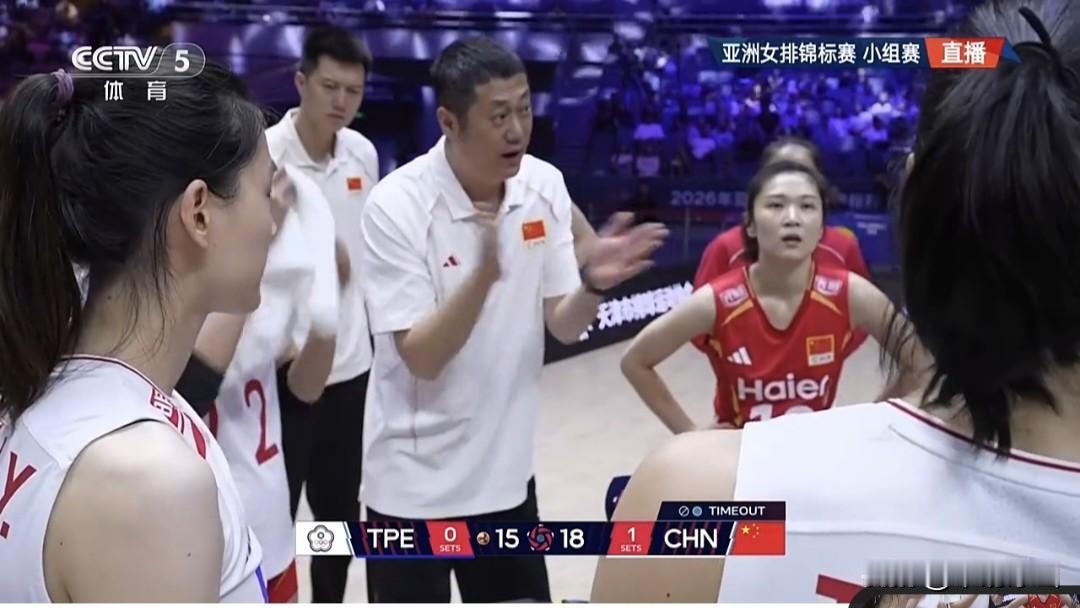 亚锦赛中国女排3-0横扫中国台北女排，以八强第一进入淘汰赛。北京时间8月2