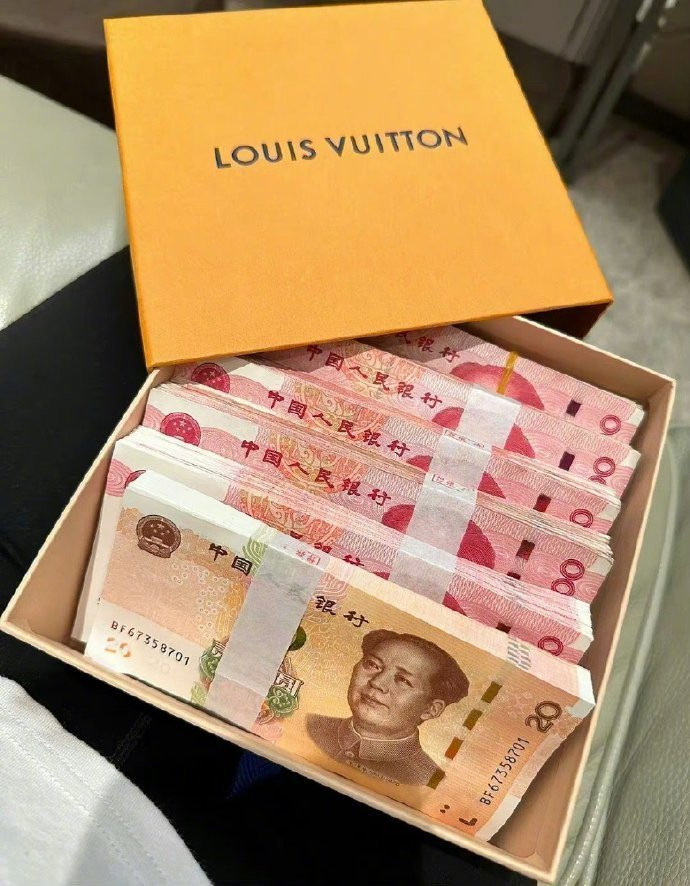 “记住：哪怕你挣的都是小钱，但也都是你的保障，你的底气。就算步伐很小，也是在步步