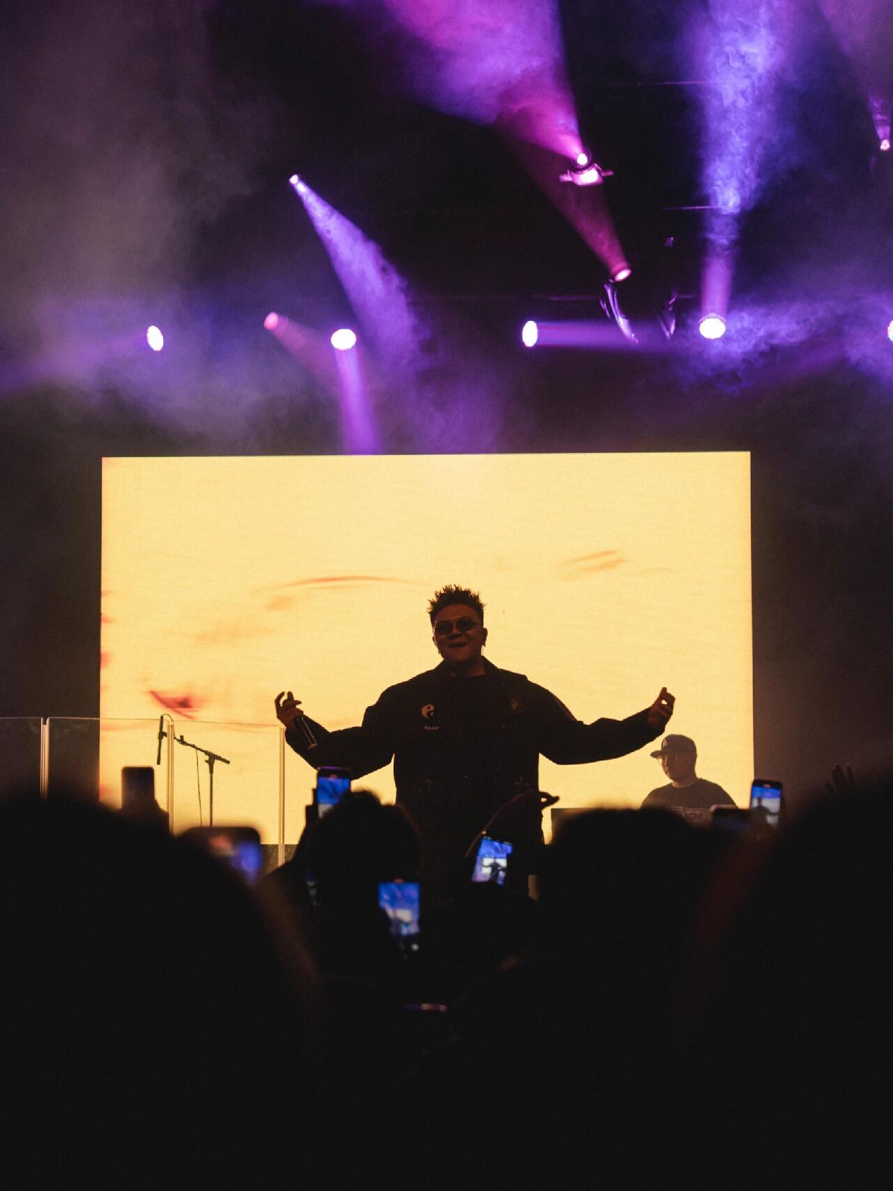 艾福杰尼太敢说了艾福杰尼又开怼！脸萌话狠句句戳心："狮子不为狗叫回头，但狗给的多