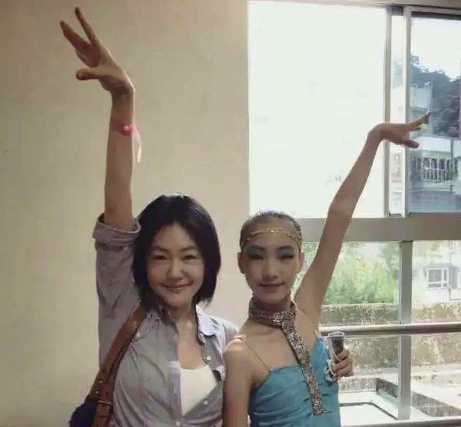 令我吃惊的汪小菲直播时说他们家女儿那么大了才开始学钢琴，小玥儿都11岁了，竟然之