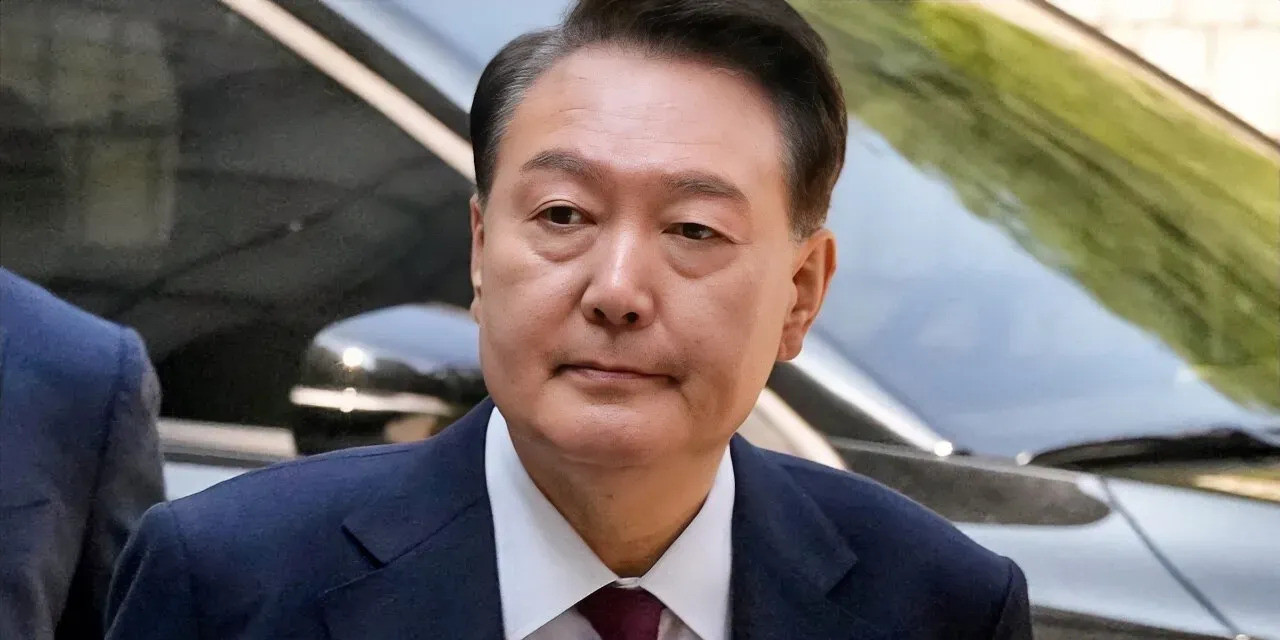标题：尹锡悦被传唤，可能被捕天要塌了！曾是韩国总统，如今