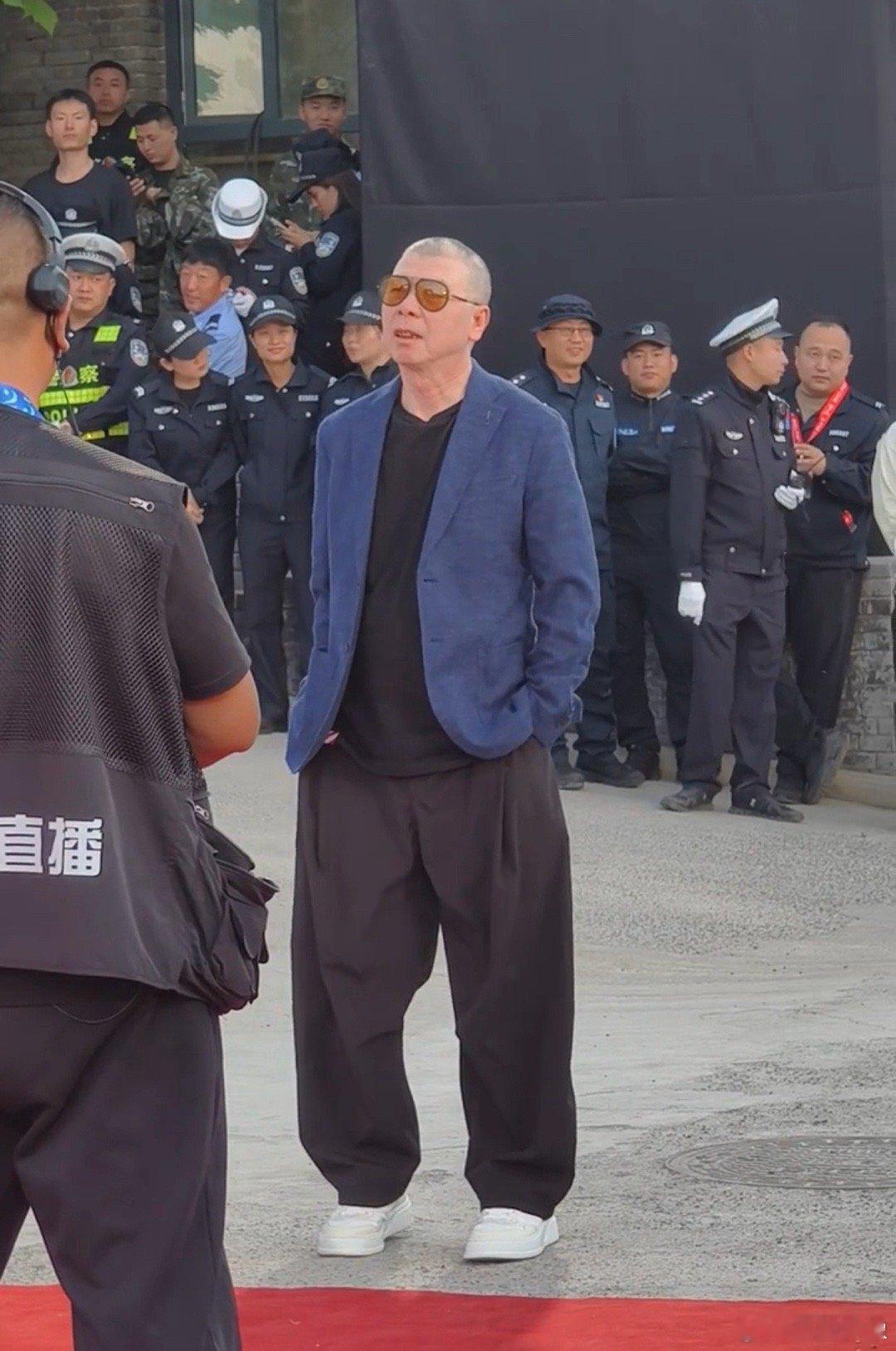冯小刚导演穿搭越来越潮了！越老越精神说的就是这样​​​