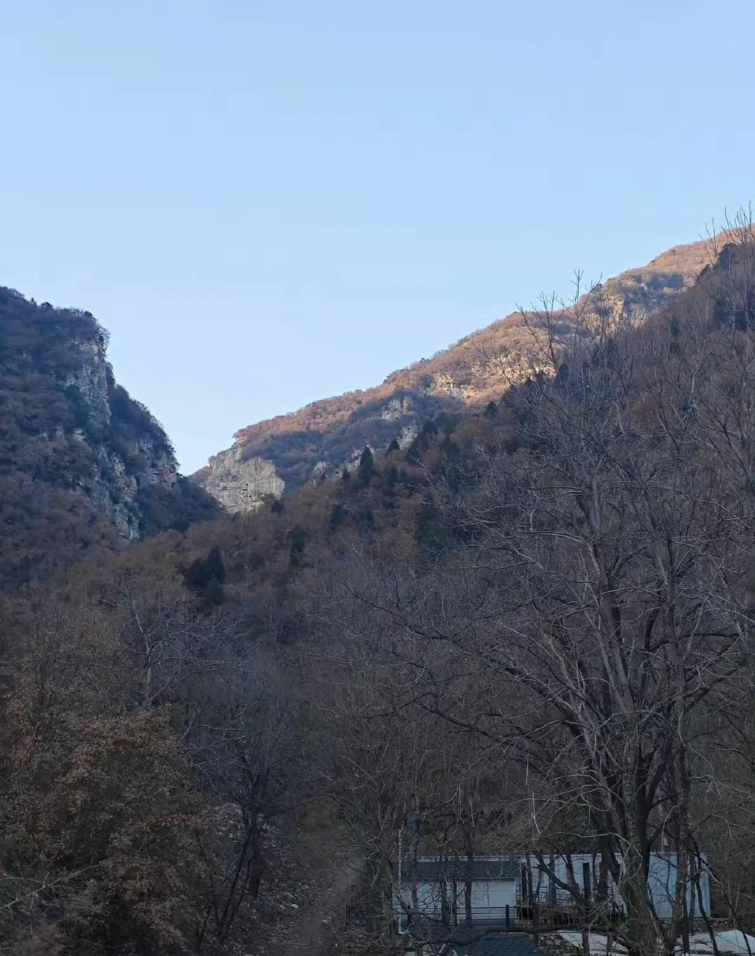 最近总有朋友吐槽，说现在玩户外越来越不顺心。好多野路说封就封，连带着一些小众路线