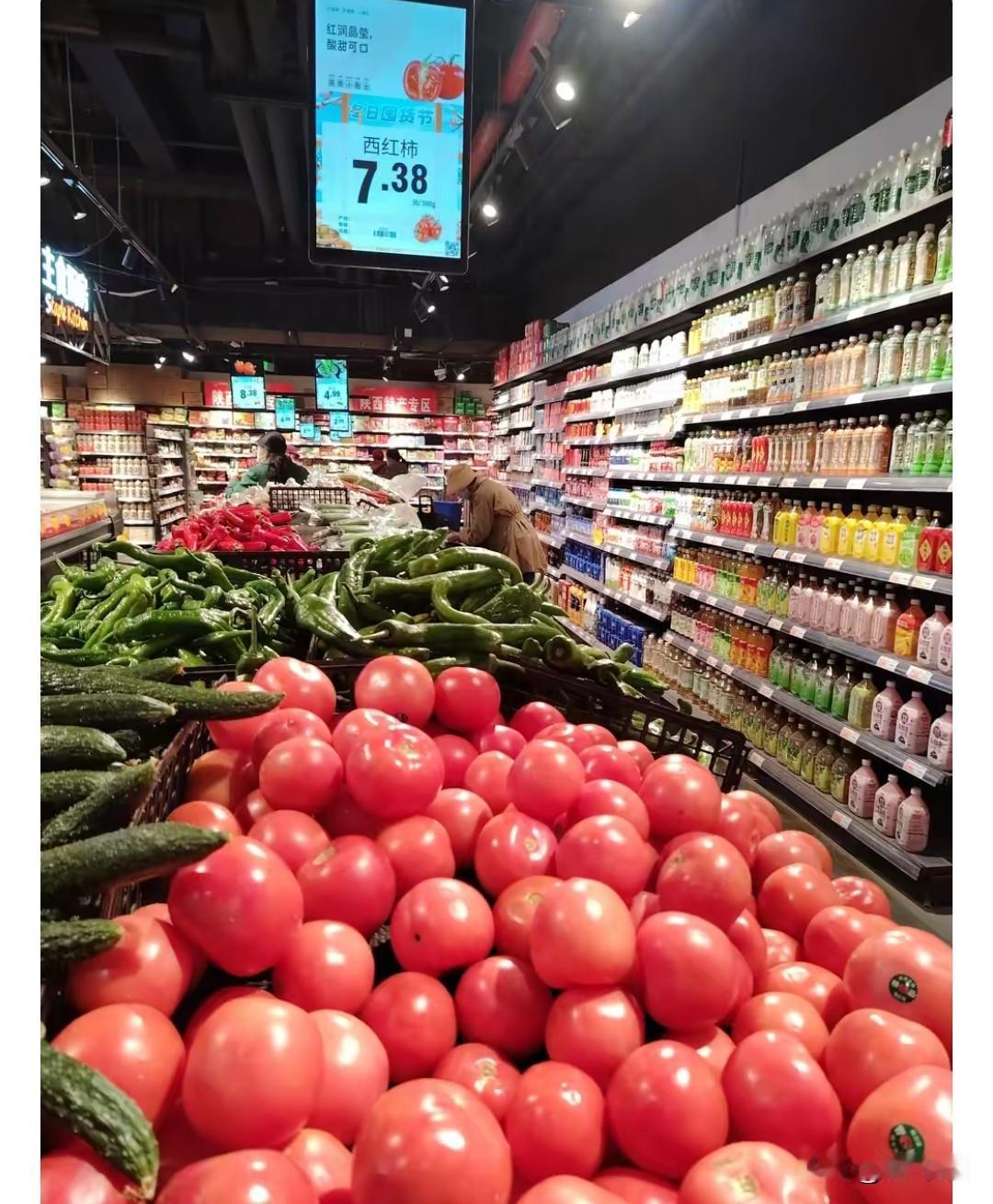 什么原因导致今年菜价这么高呢不管是青菜还是海鱼都贵的很。这段时间西红柿和黄瓜价