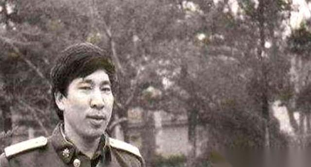 1981年，冬。站台上，一个叫阎连科的兵，兜里揣着117块退伍费，和能换50斤粮