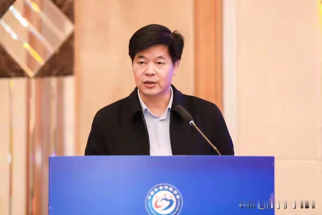 “郑功成发声：养老金不是为高收入者“锦上添花”是为低收入者“雪中送炭””当我看