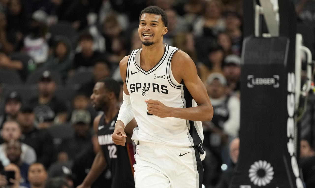 这2场文班亚马的数据下来了，本场19分8篮板3助攻1抢断1盖帽，出现5失误，并且