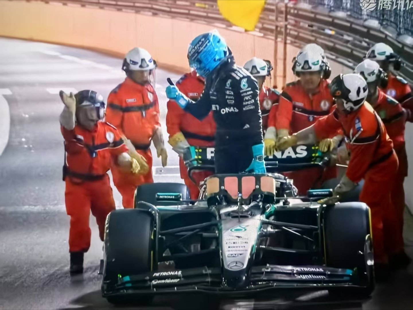 2025F1摩纳哥大奖赛这一站我大梅奔也太惨了……排位赛Q1是kimi撞车，Q2