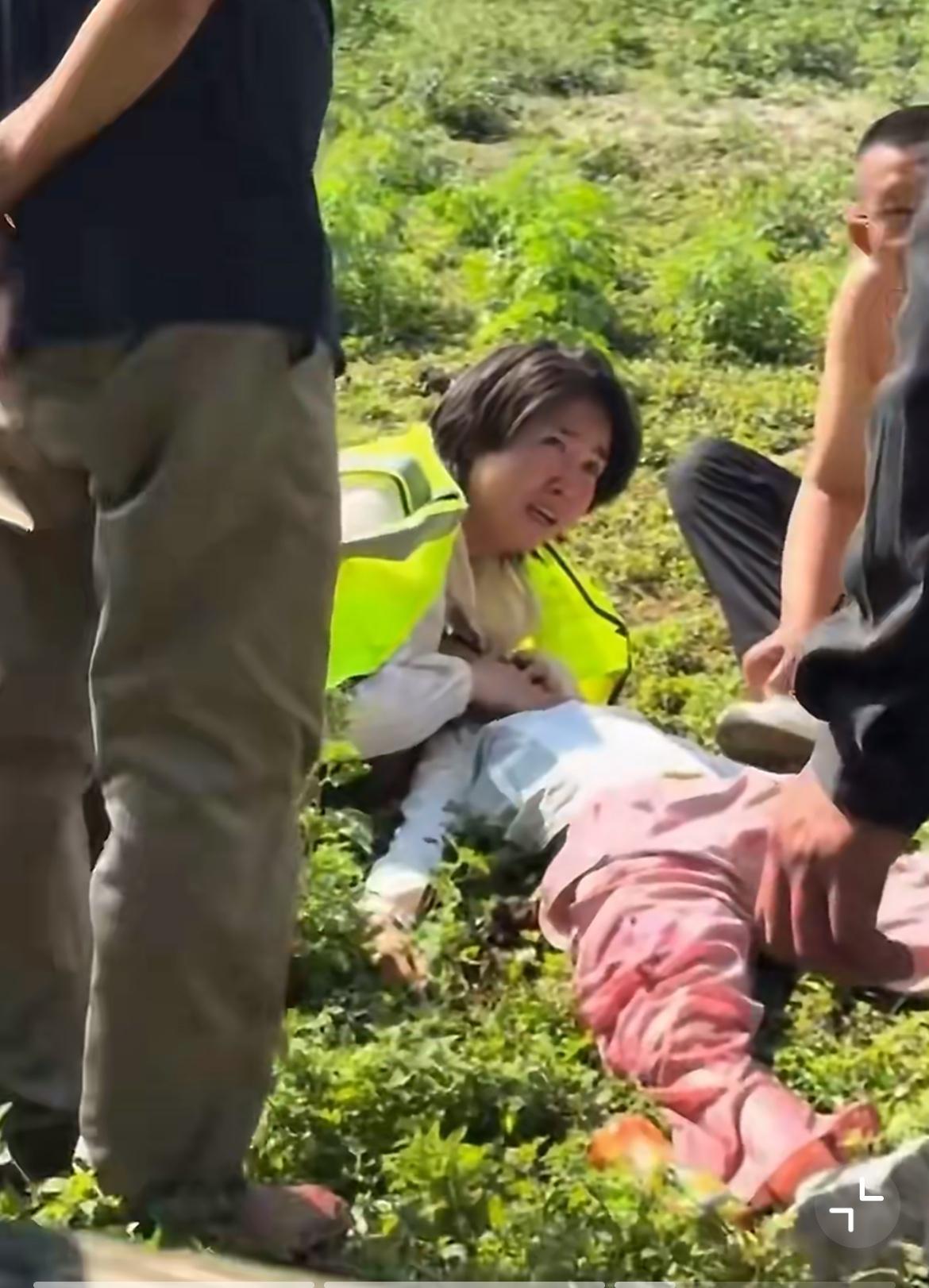 重庆广阳岛飞行事故细节曝光，一名10岁女孩受伤严重。这家长的心太大，竟然玩这