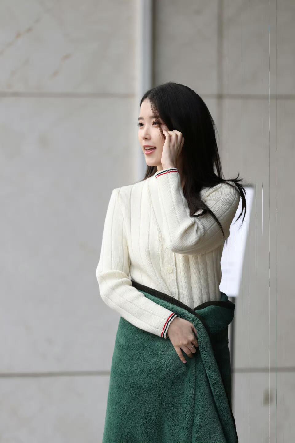 IU“此女是神太美了