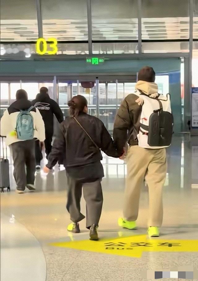 陈家政知恩图报！收到广东男篮放假的通知后，陈家政简单收拾一下行李，迫不及待的返