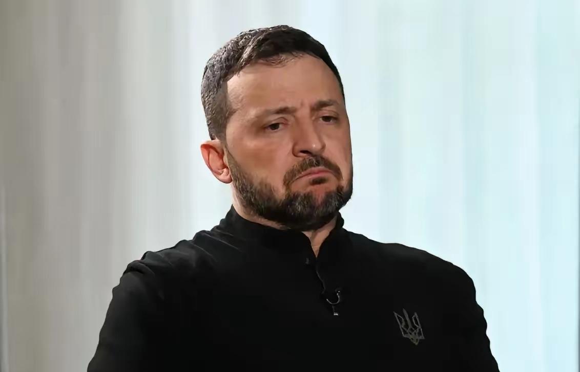 泽连斯基可谓是聪明过了头。俄乌战争爆发之初，泽连斯基被一众盟友环视，那耀眼的光