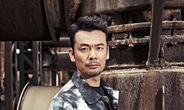 父亲是著名导演，他“窝囊”35年没人理，直到遇66岁迟蓬才大火！《生