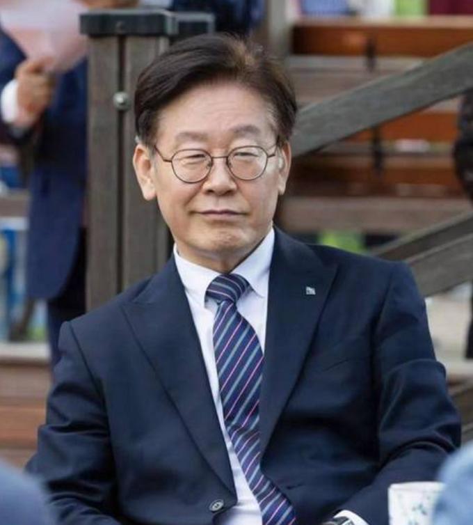 对中国降格了！九三大阅兵马上就要开始了，中国给周边国家都发了邀请，韩国当然也在其