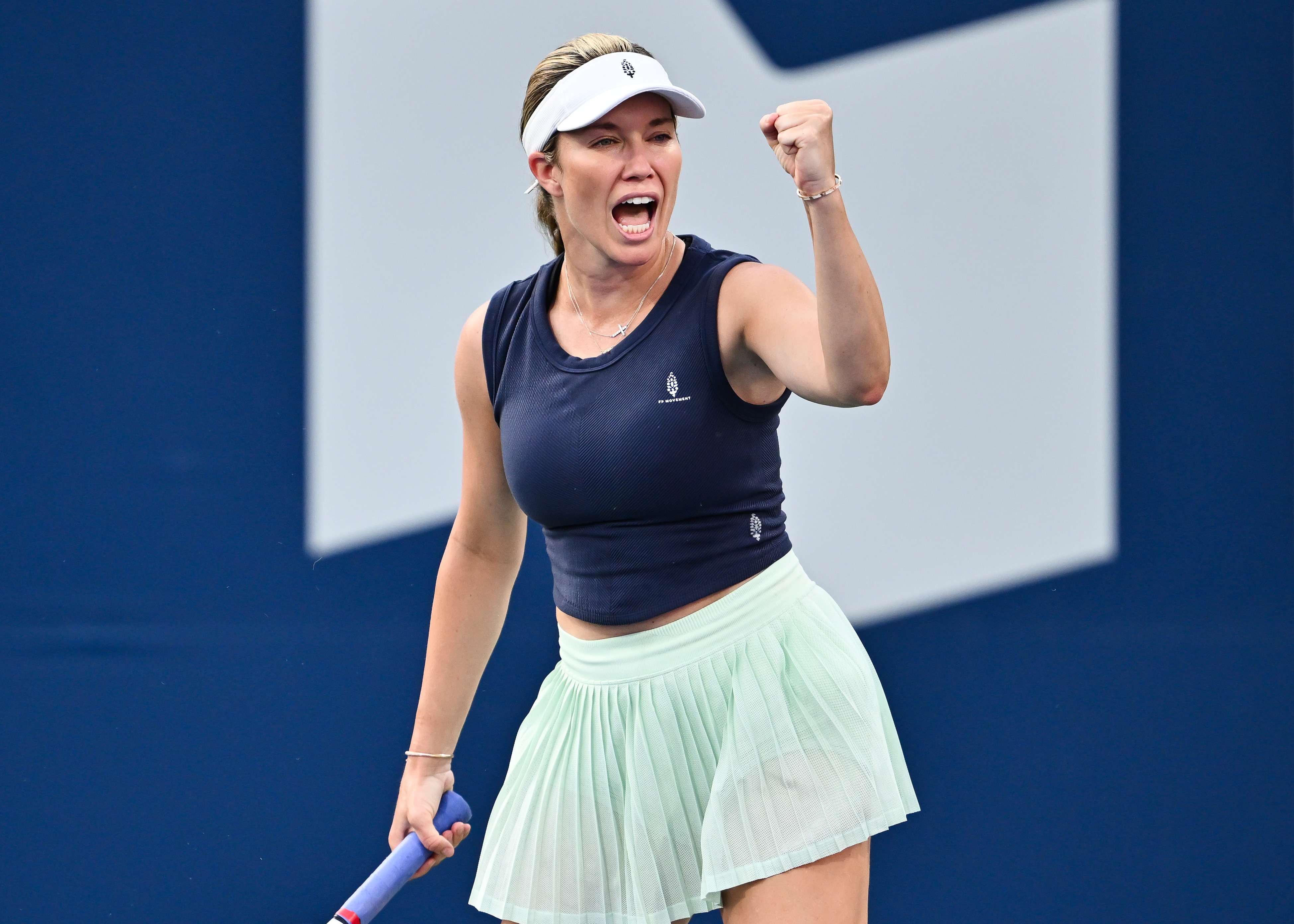 柯林斯晋级将战高芙👀WTA1000蒙特利尔站首轮，柯林斯以6-37-5击败资