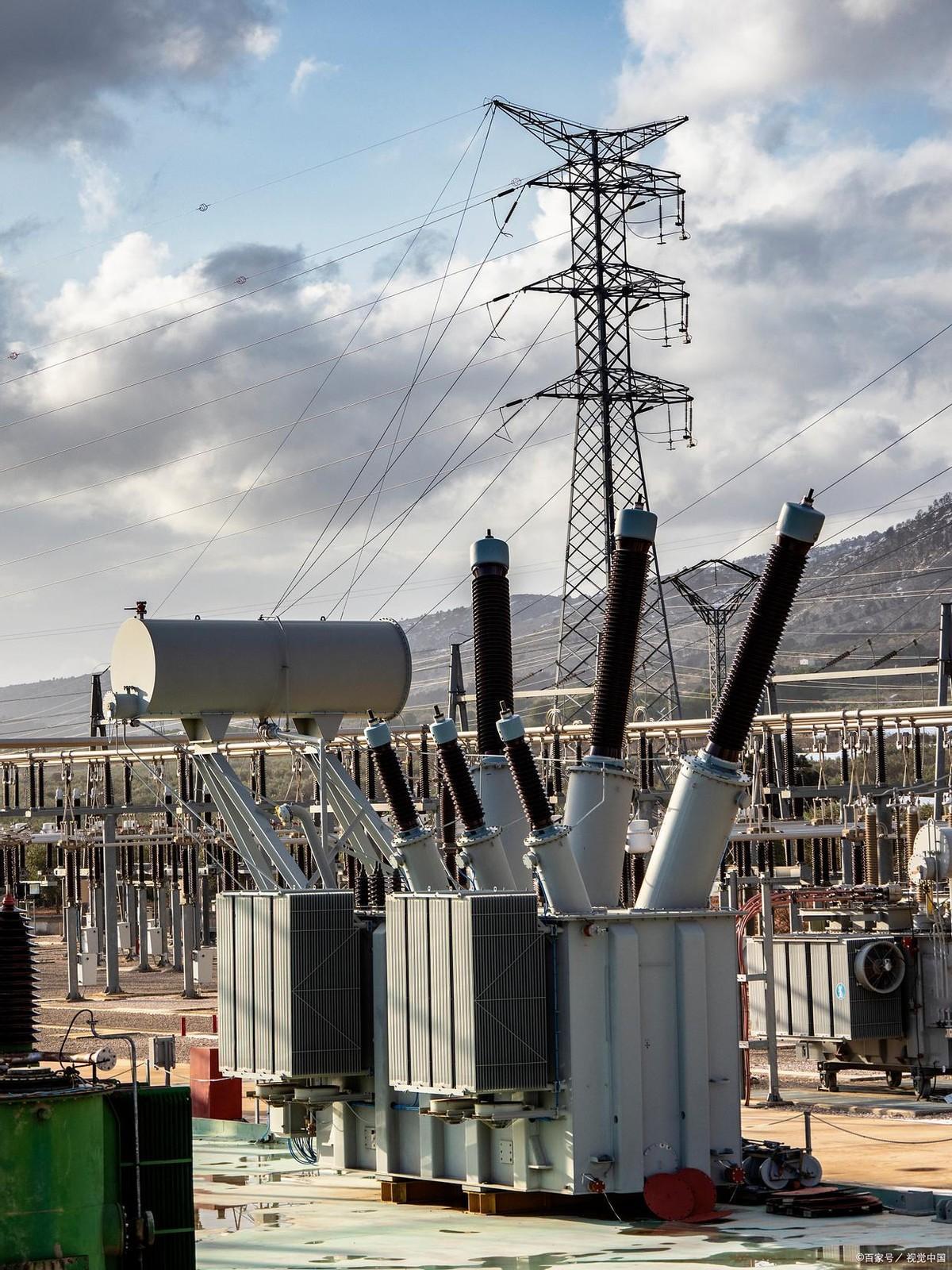 比芯片更重的东西出现了！现在整个欧美都急疯了，美国电网设备商就算加班加点生产，也