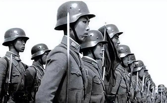 1949年，叛逃12年的红军师长方步舟带800人起义，司令员王建安不敢收，陈毅批