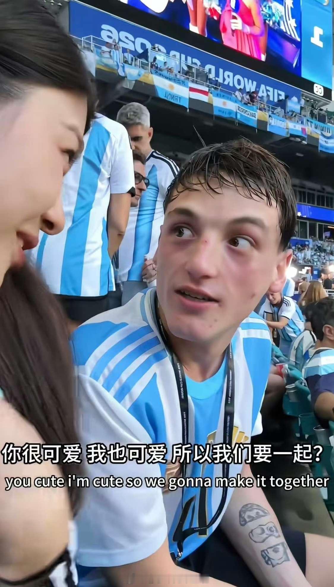 不得不说，她手上还戴着戒指呢