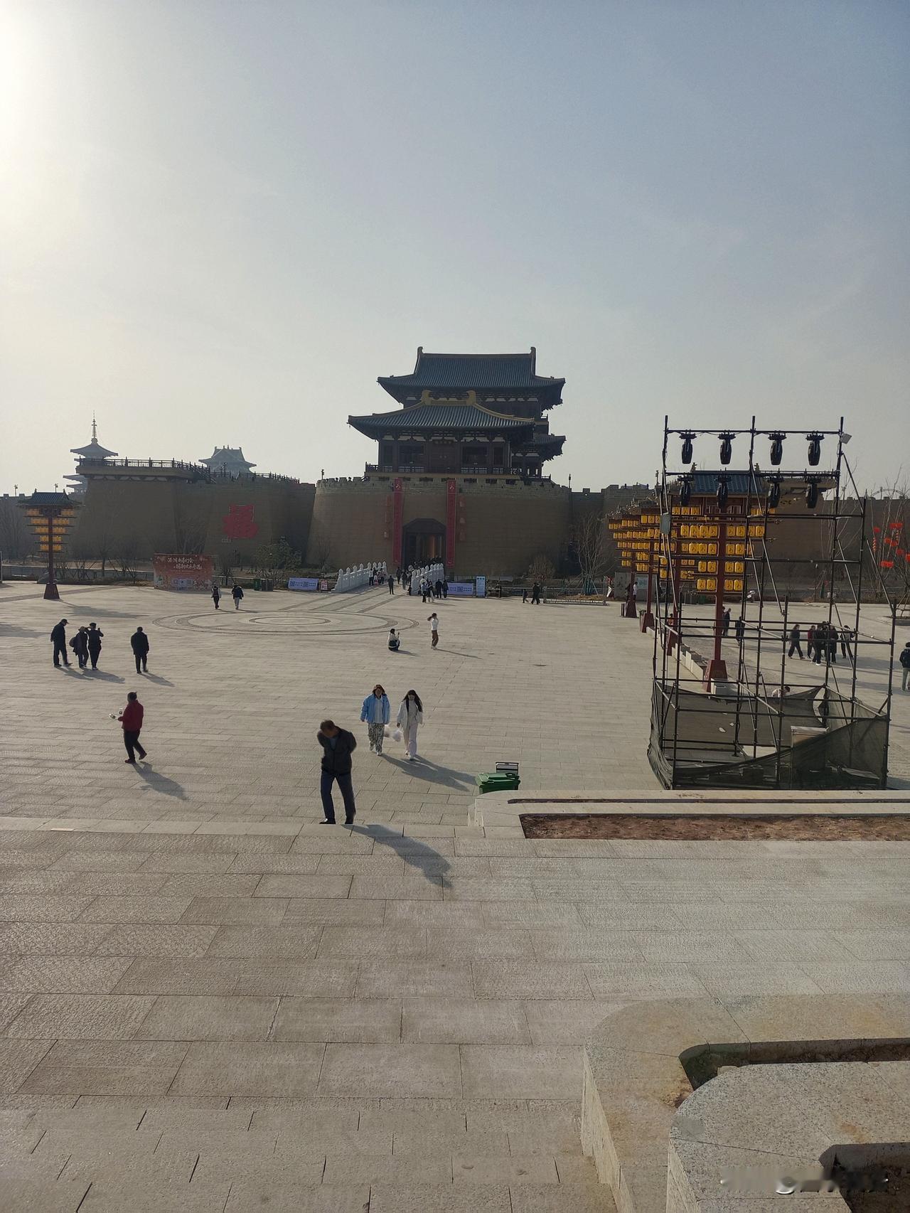 新密古城广场上的寻常午后下午无聊，来古城转转冬日的阳