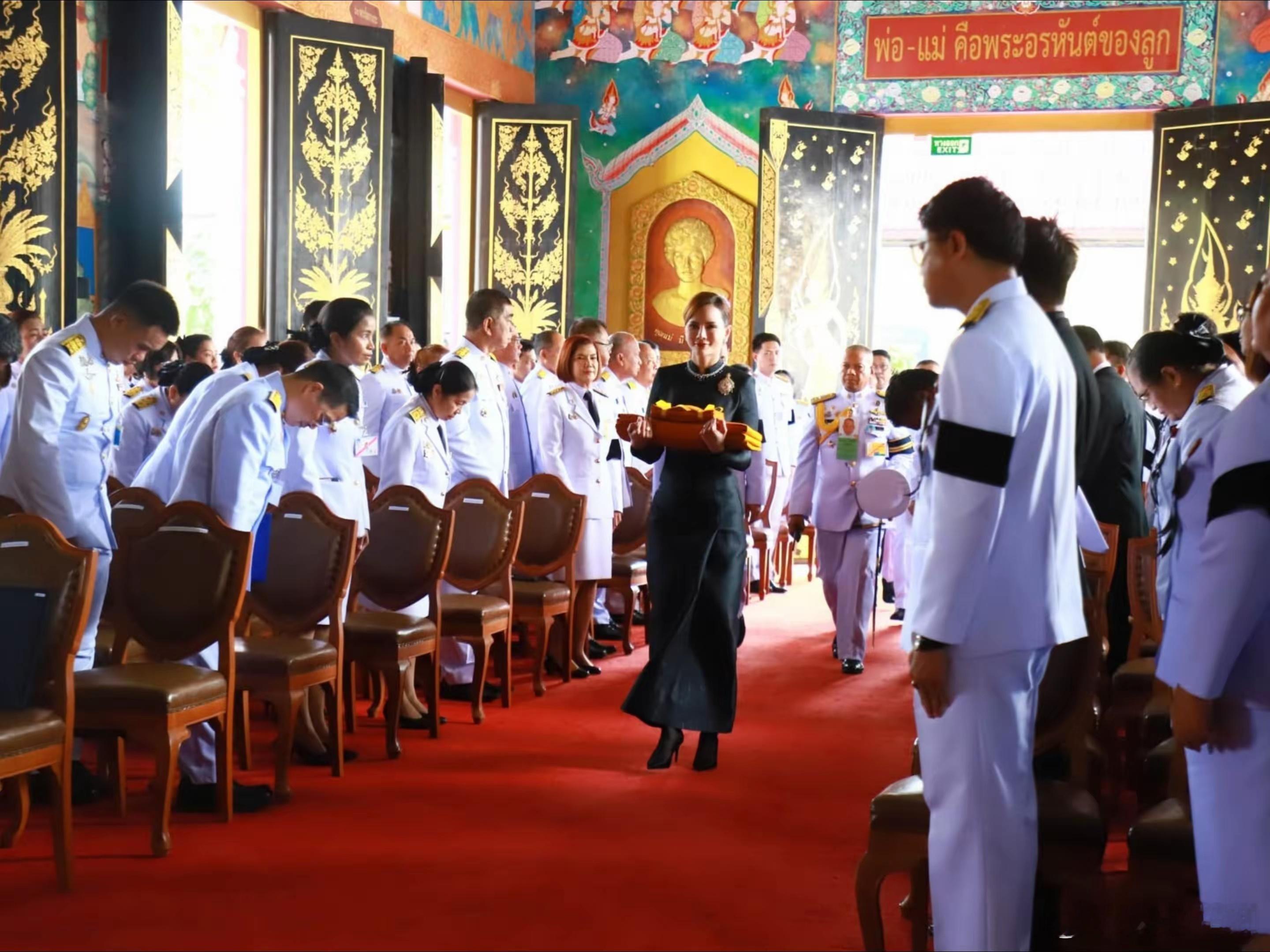 泰国王妃出席宗教活动。​​​