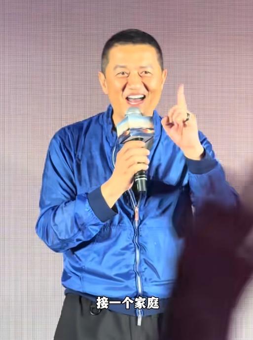 如果不是李亚鹏这次代言谁能想到？嫣然竟连一辆旧车都舍不得换，还用着十几年老掉
