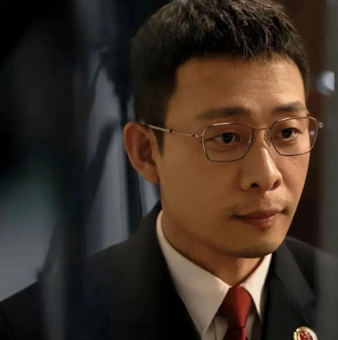 发现了吗？张译终于出了一口气。《以法之名》里明显能看出来，弥补了一些《狂飙》缺