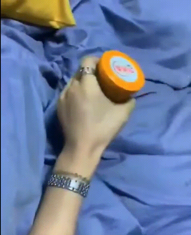 【拧不开的罐头，为啥拍一拍底部就开了？】对于爱吃水果罐头的人来说，最难的事就是拧