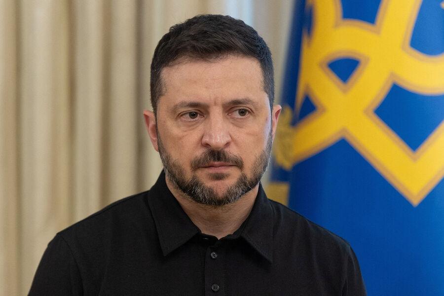 乌克兰总统泽连斯基今天说：“我们不会不战而将顿巴斯或扎波罗热核电站拱手让给俄罗斯