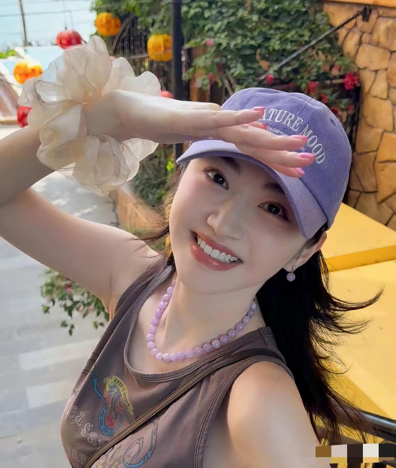 8月28日一大早，景甜亲自发声，别的明星塌房，都是强势辟谣，她却不走寻常路，直接