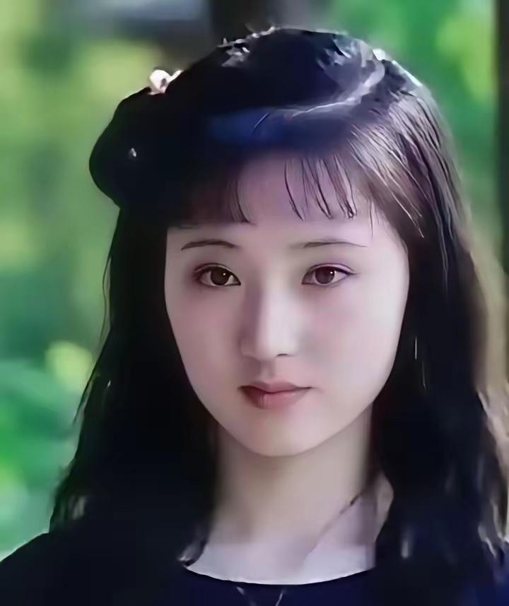 是很像，只是白陌比陈晓旭更圆润，脸庞更丰满，但是87版黛玉的重点优势就是自带书香