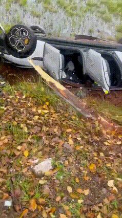 我就问问大家，不是黄毛可以开这车吗。网友4月22日发布视频，这辆新能源网红车—