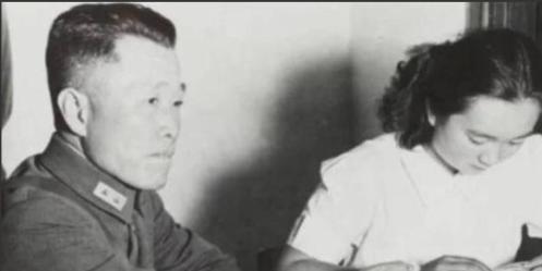 杜聿明好奇地问妻子：“你是共产党？”曹秀清毫不避讳，没躲，也没急，就那么平静地回