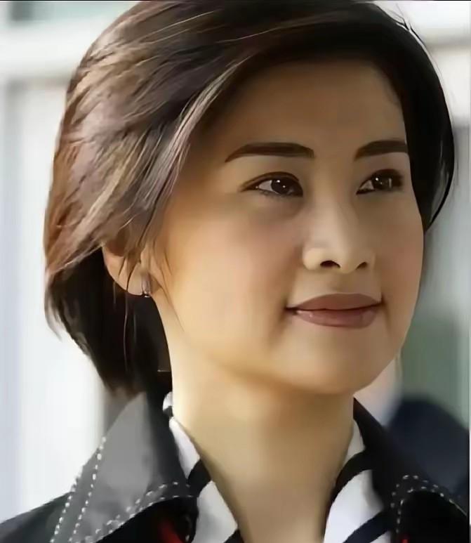 2000年，吴小莉遵从父亲心愿，陪着父亲回到浙江新昌山里，见到了失散数十年的同