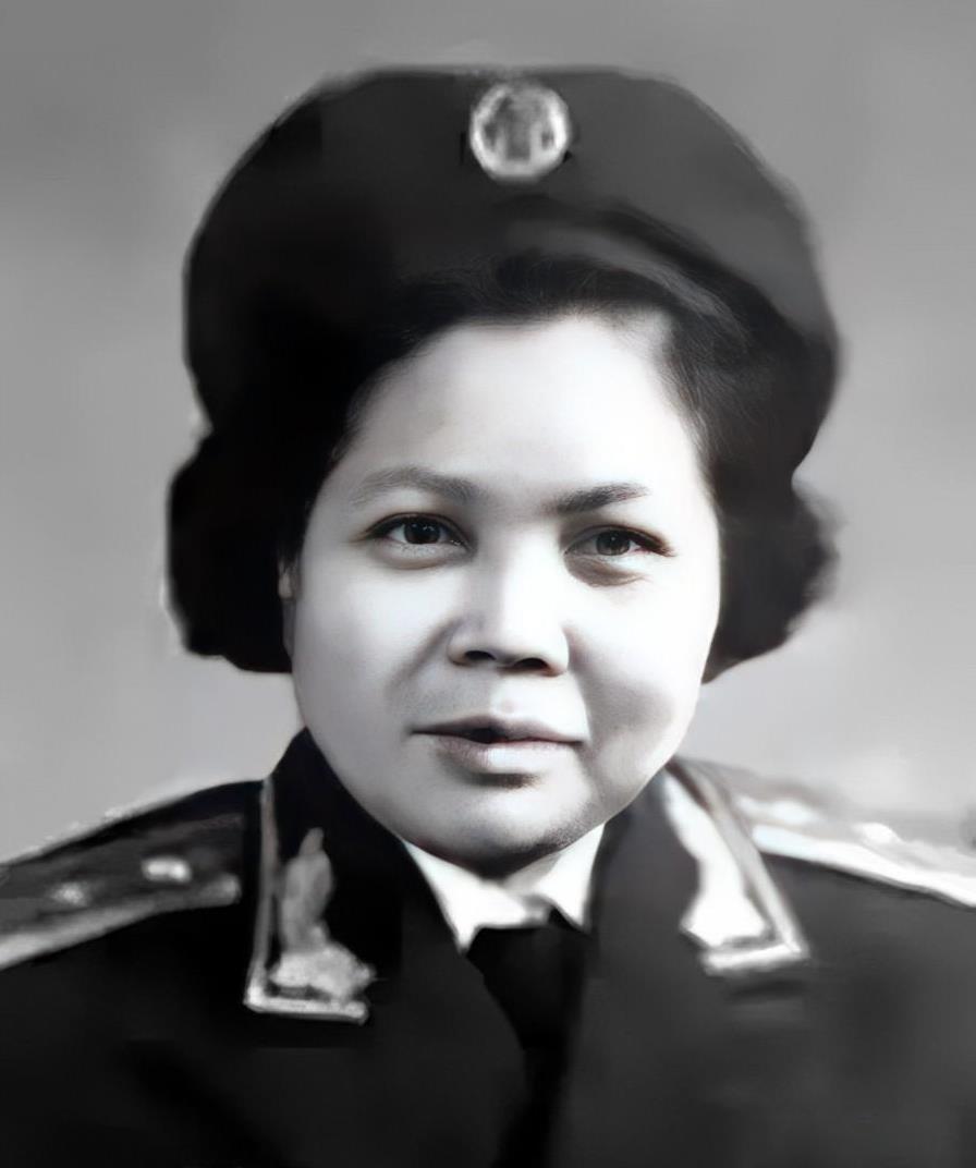 1916年出生的人，成长路上满是兵荒马乱。那时候老百姓盼的不过是能吃饱饭、不受欺
