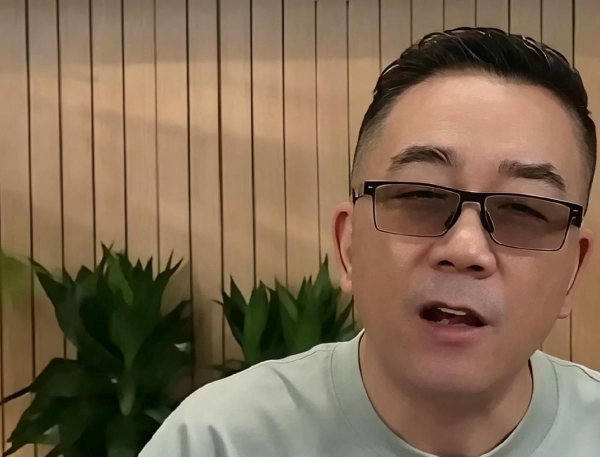 杨议这回算是栽了。当年他直播闲聊时，不过是百十来位老看客捧场，可一旦言语转向那位