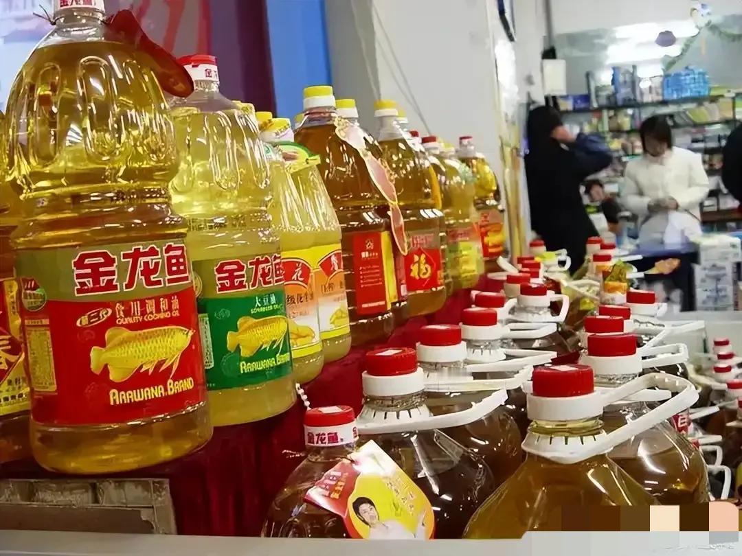 新加坡拉偏架！金龙鱼跟着遭殃被罚18亿！其实金龙鱼一点也不冤！因为金龙鱼