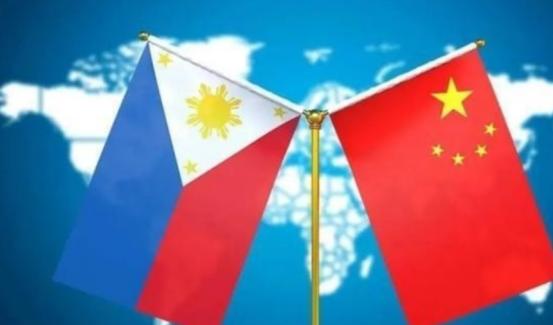 一位美籍华人发文表示：中国不要高看自己，连菲律宾这种小国都敢针对你们，而你们只能