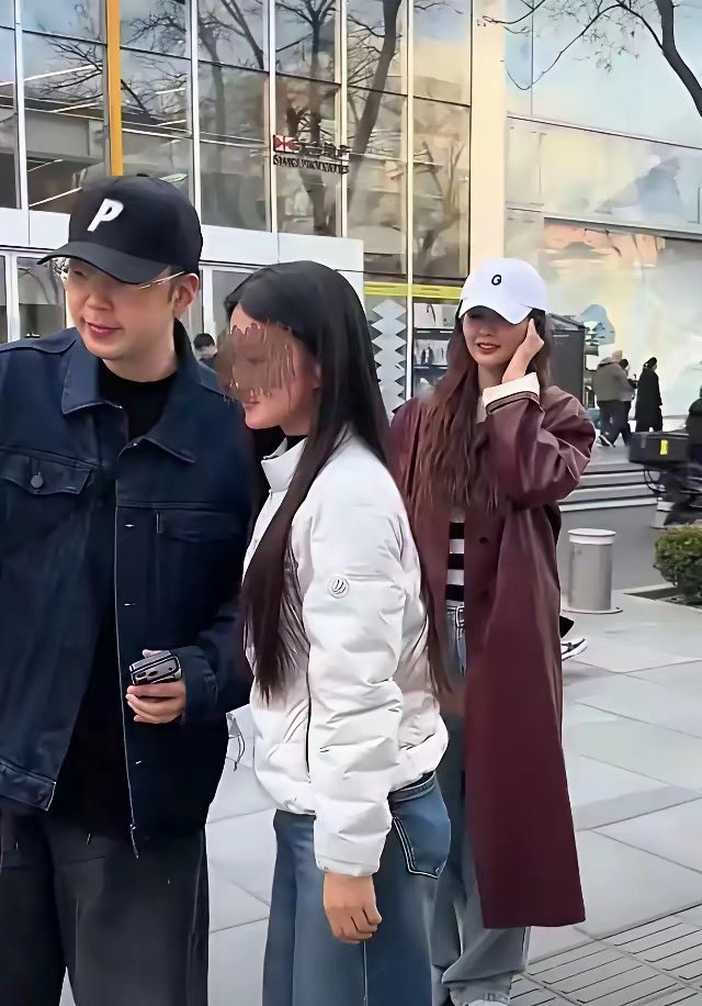 杜海涛求合影被路人拒，带沈梦辰追着跑，这波操作太圈粉？​​​