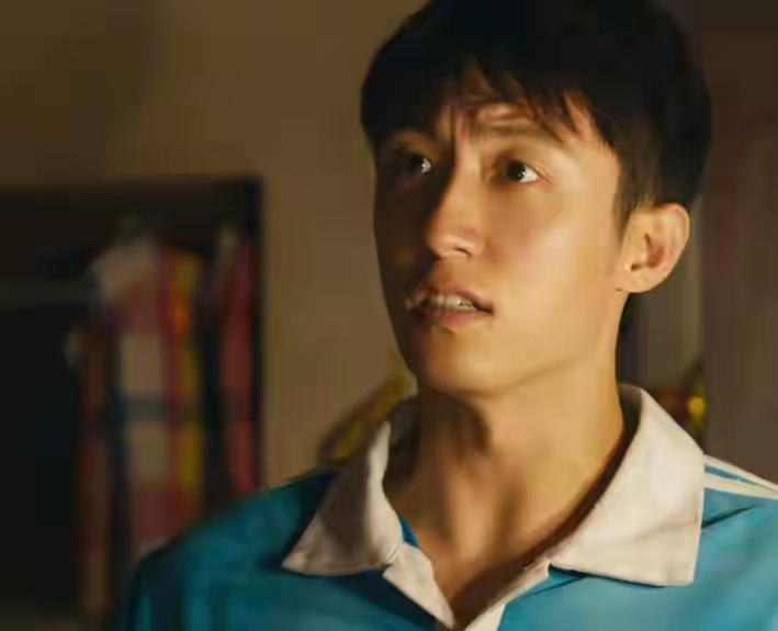 别再当观众是傻子了。现在糊弄人的戏，一集都看不下去。黄景瑜在《岁月有情时》里