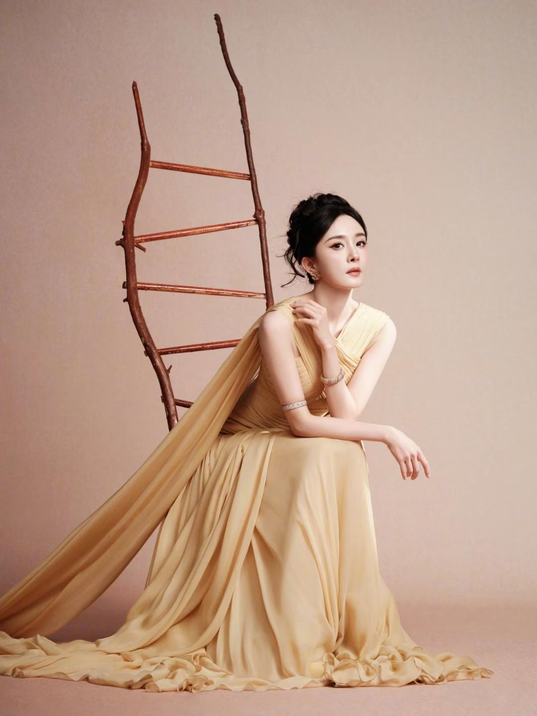 羡慕俩个字都说累了，杨幂尖叫之夜就一件高定礼服，我以为看错了，不出意外的话她