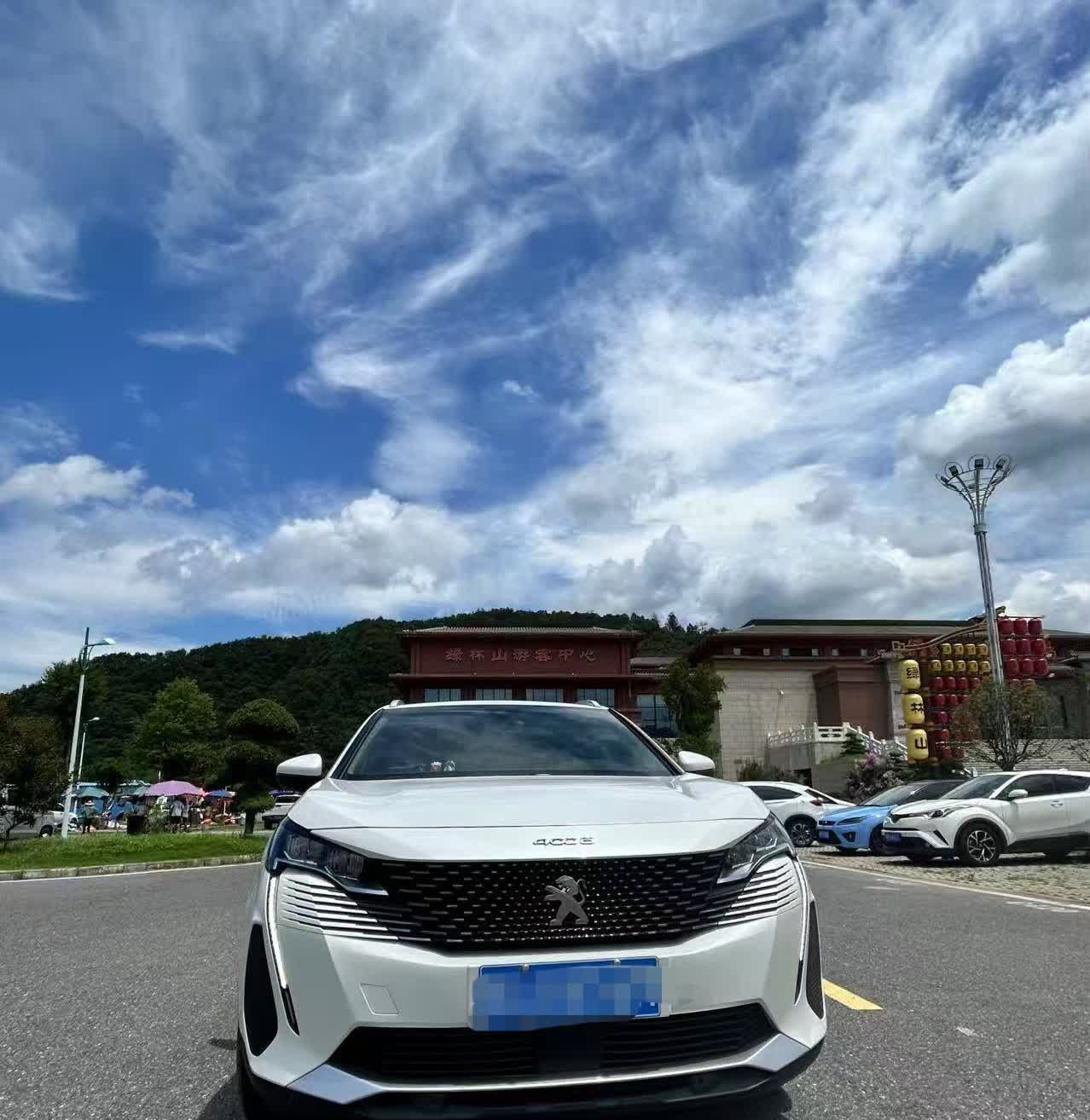 当初看中东风标致4008是看中安全性和环保用料去的，后来在展厅看了解4008解剖
