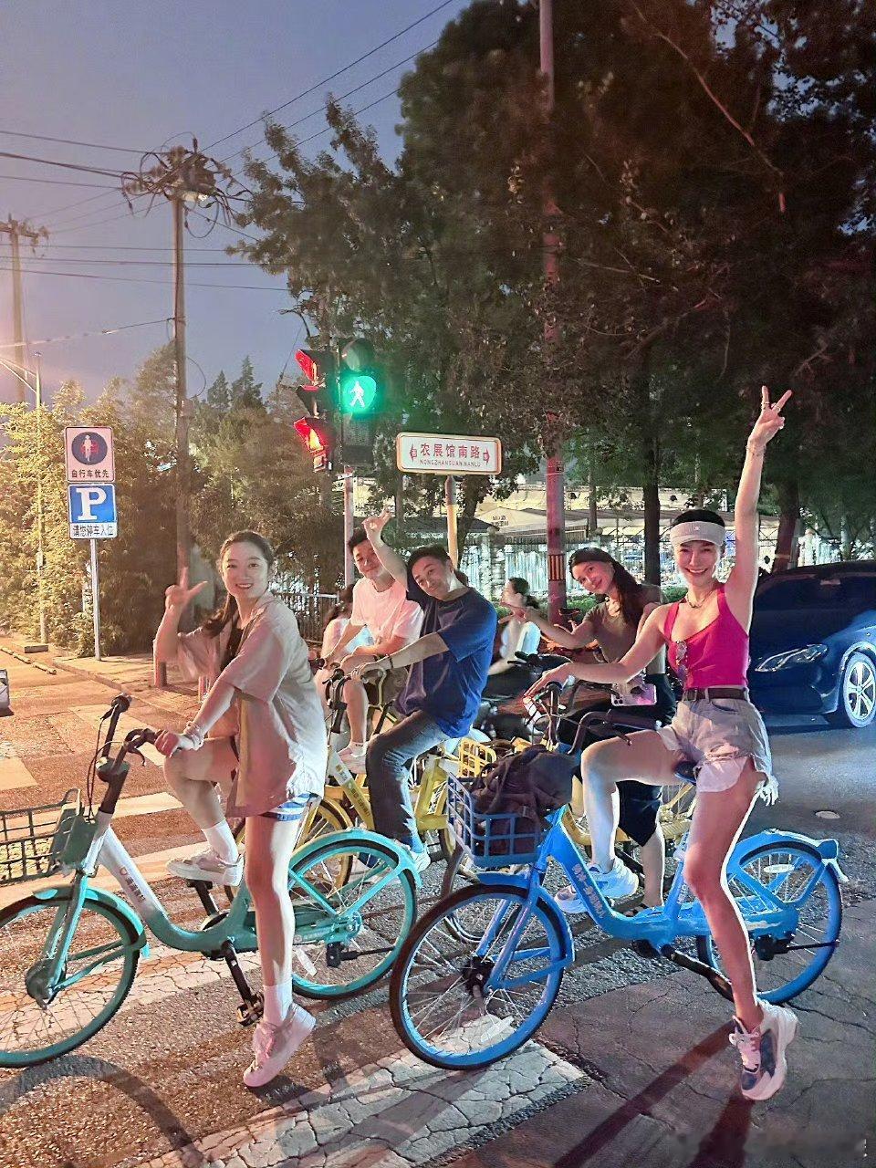 于正确实对新人很不错，也肯给新人资源，在于正这发展算是挺不错的了​​​每天心